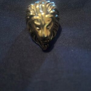 Men’s fashion jewelry lion head ring. 11-12 sz